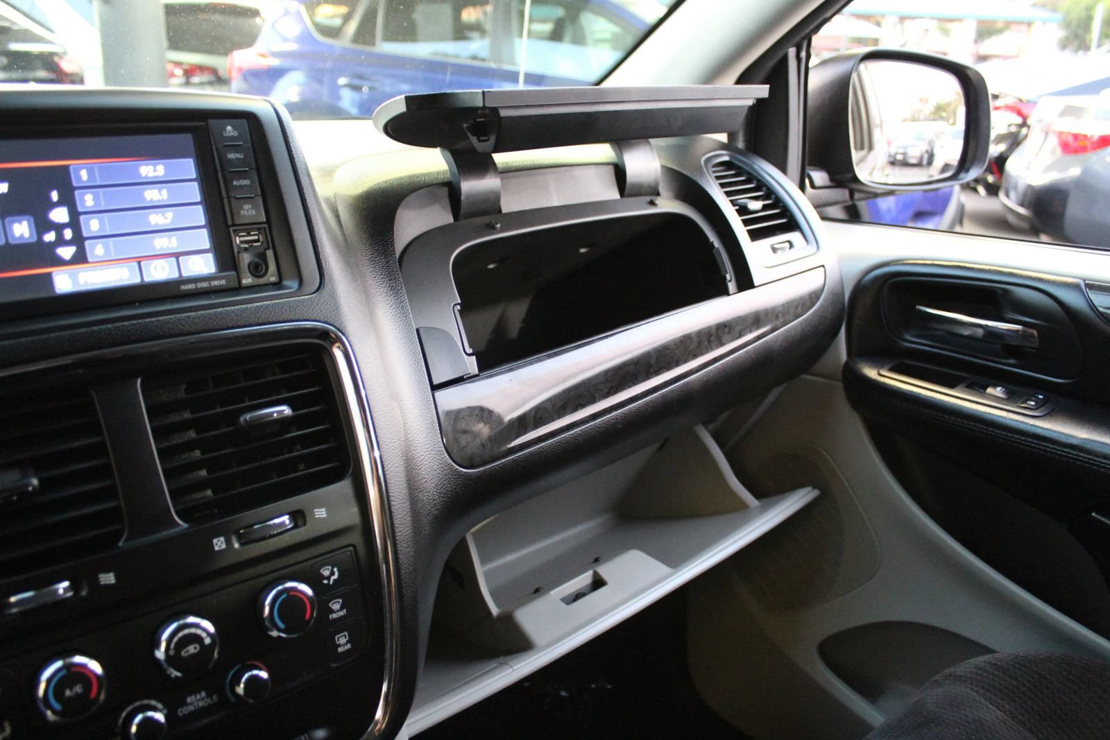 Used 2019 Dodge Grand Caravan SE FWD image 22
