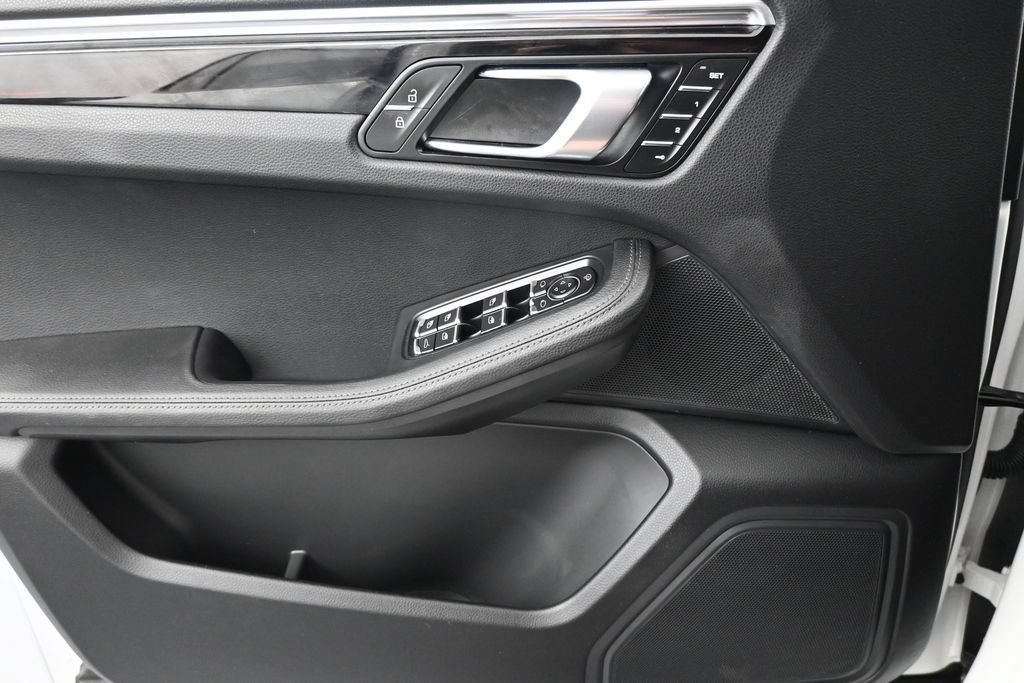 Used 2023 Porsche Macan AWD/4WD image 13