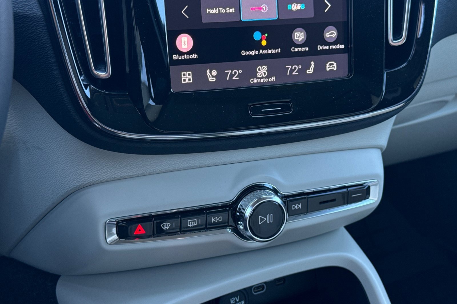 New 2026 Volvo XC40 B5 Plus w/ Protection Package Premier image 17