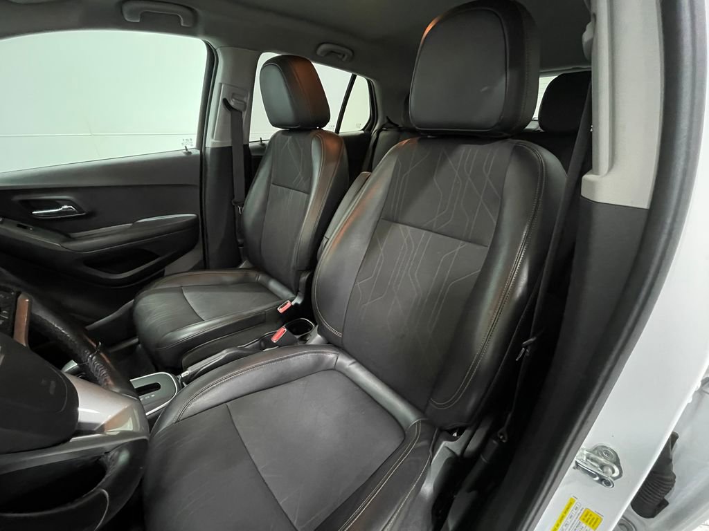 Used 2020 Chevrolet Trax LT w/ Driver Confidence Package image 13