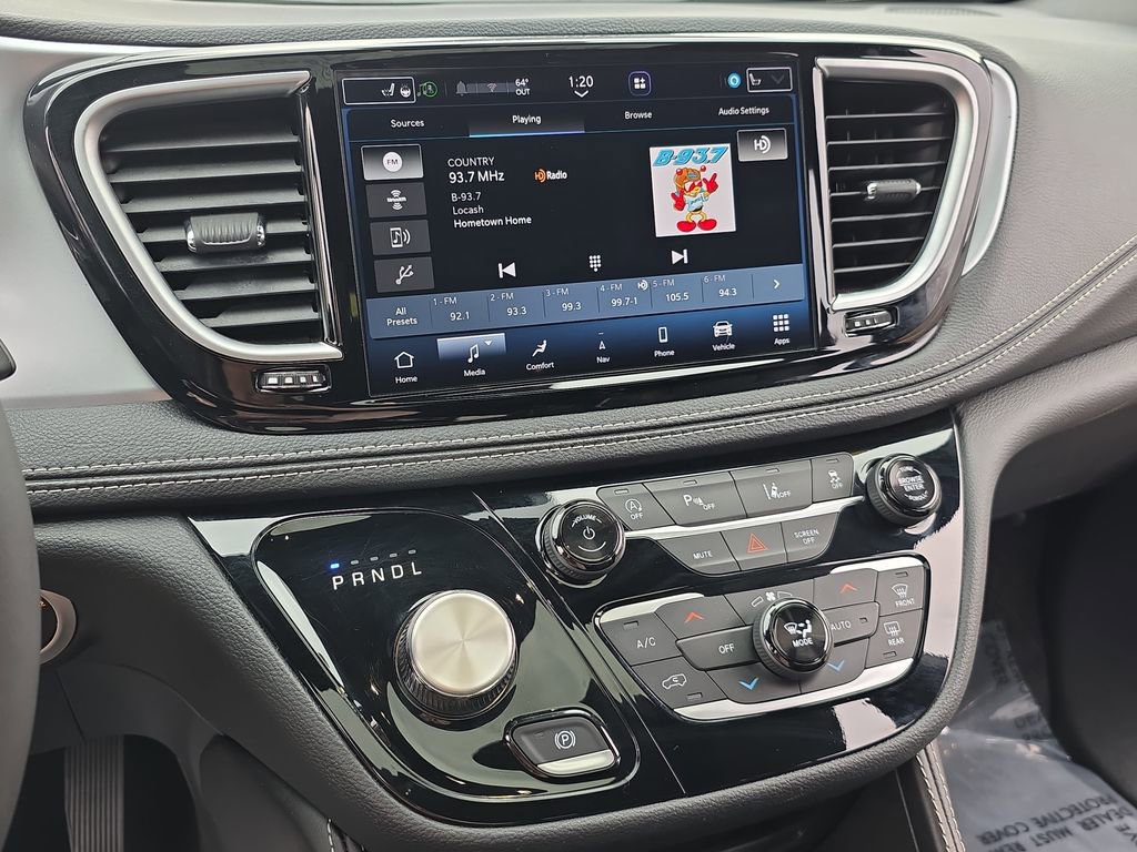 Used 2025 Chrysler Pacifica Limited image 21
