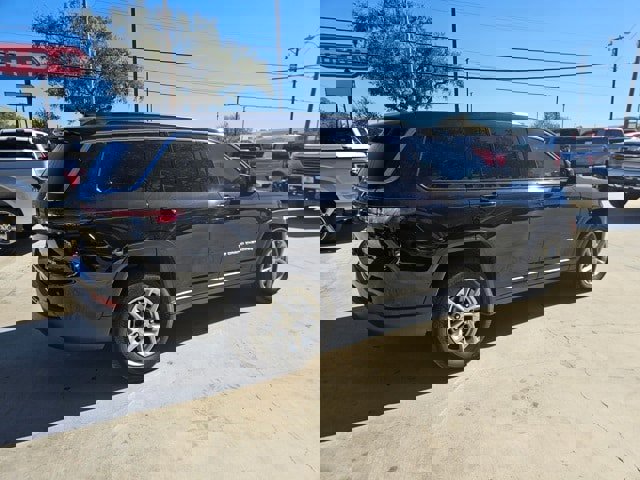 Used 2024 Jeep Grand Cherokee L Laredo w/ Luxury Tech Group I image 6