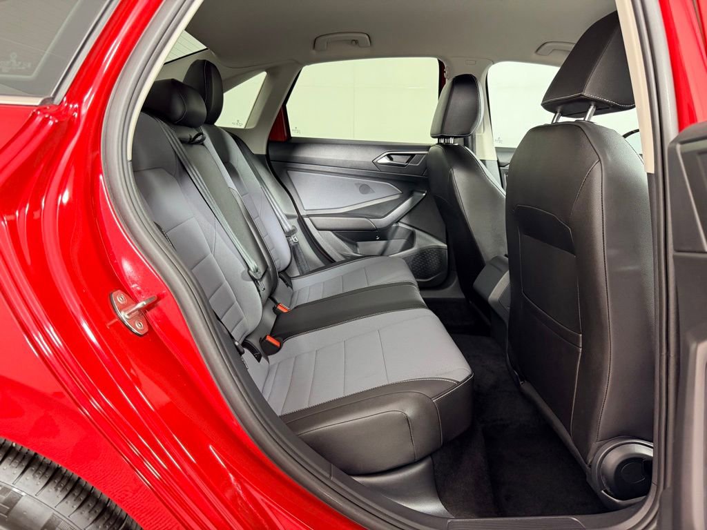 Used 2025 Volkswagen Jetta SE image 27