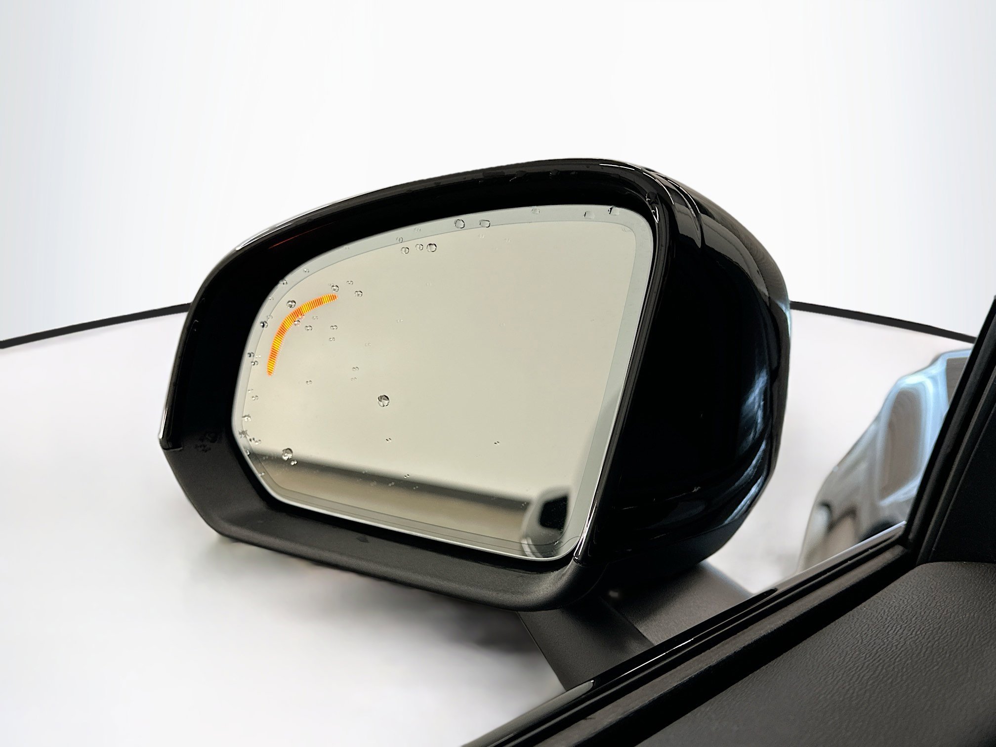 Used 2025 Volvo XC40 B5 Plus image 16