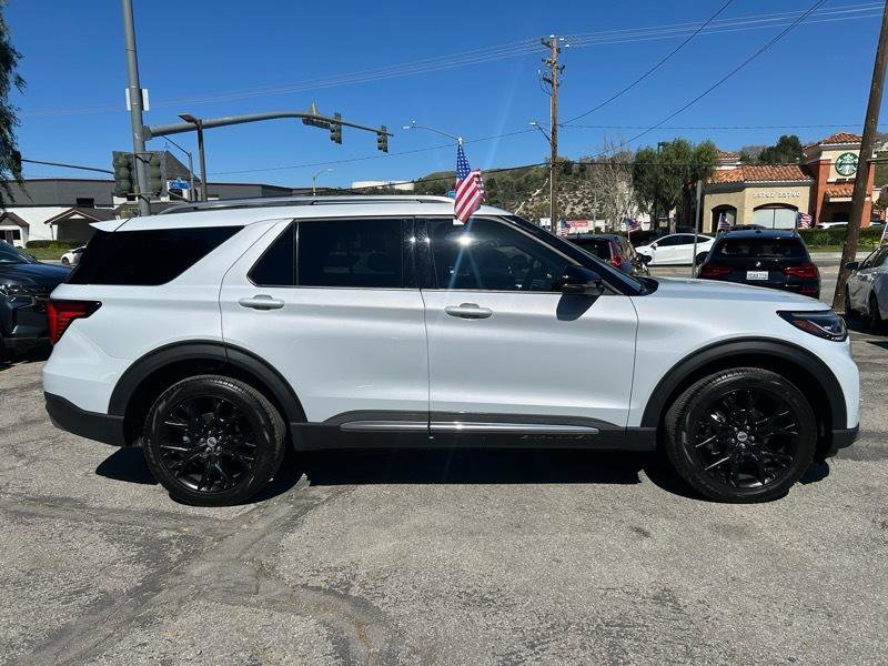 Used 2025 Ford Explorer Platinum w/ Ultimate Package image 3