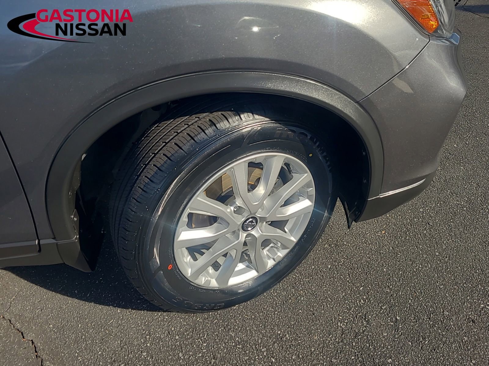 Used 2020 Nissan Rogue SV image 14