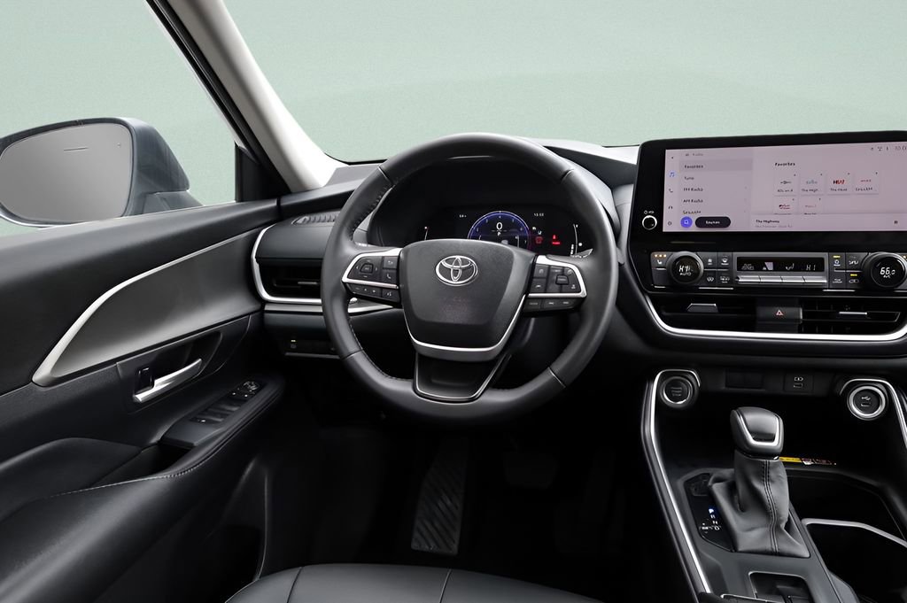 Certified 2025 Toyota Grand Highlander AWD image 33