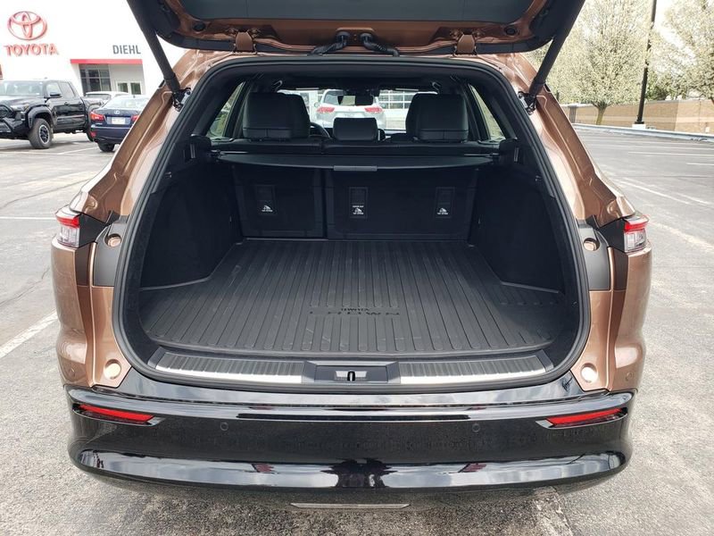 New 2026 Toyota Crown Signia AWD/4WD image 5