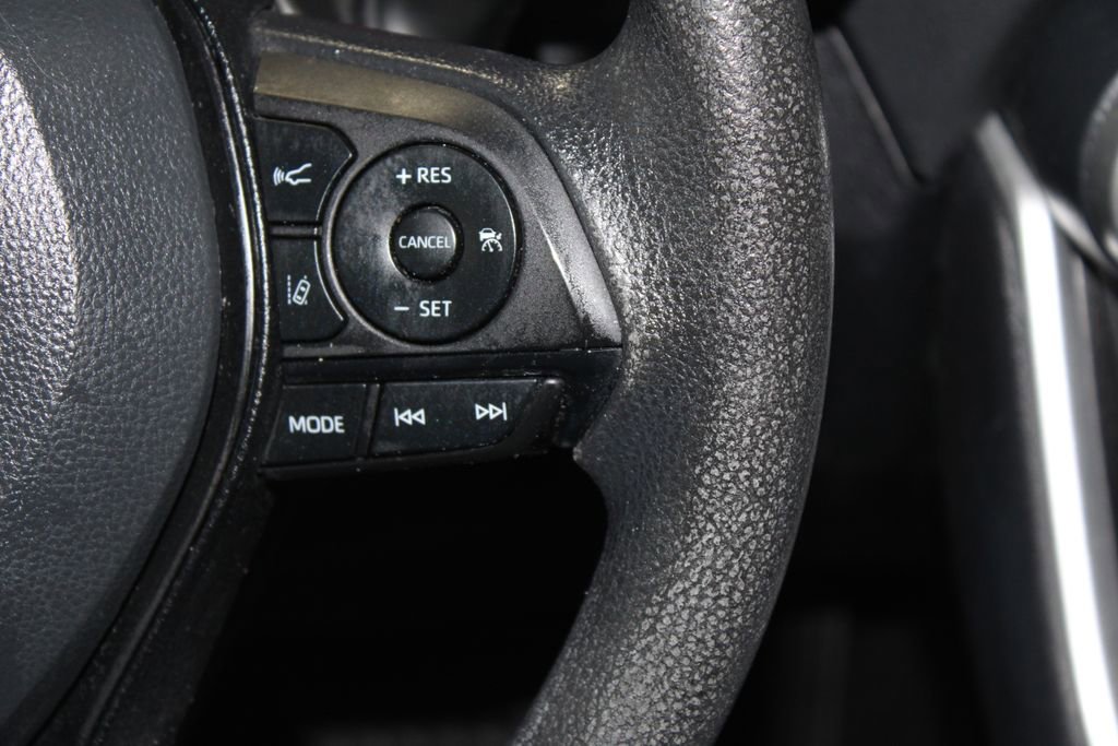 Used 2022 Toyota RAV4 XLE AWD/4WD image 19