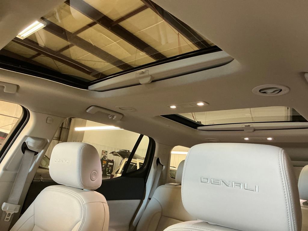 Certified 2023 GMC Acadia Denali w/ Denali Ultimate Package AWD/4WD image 13