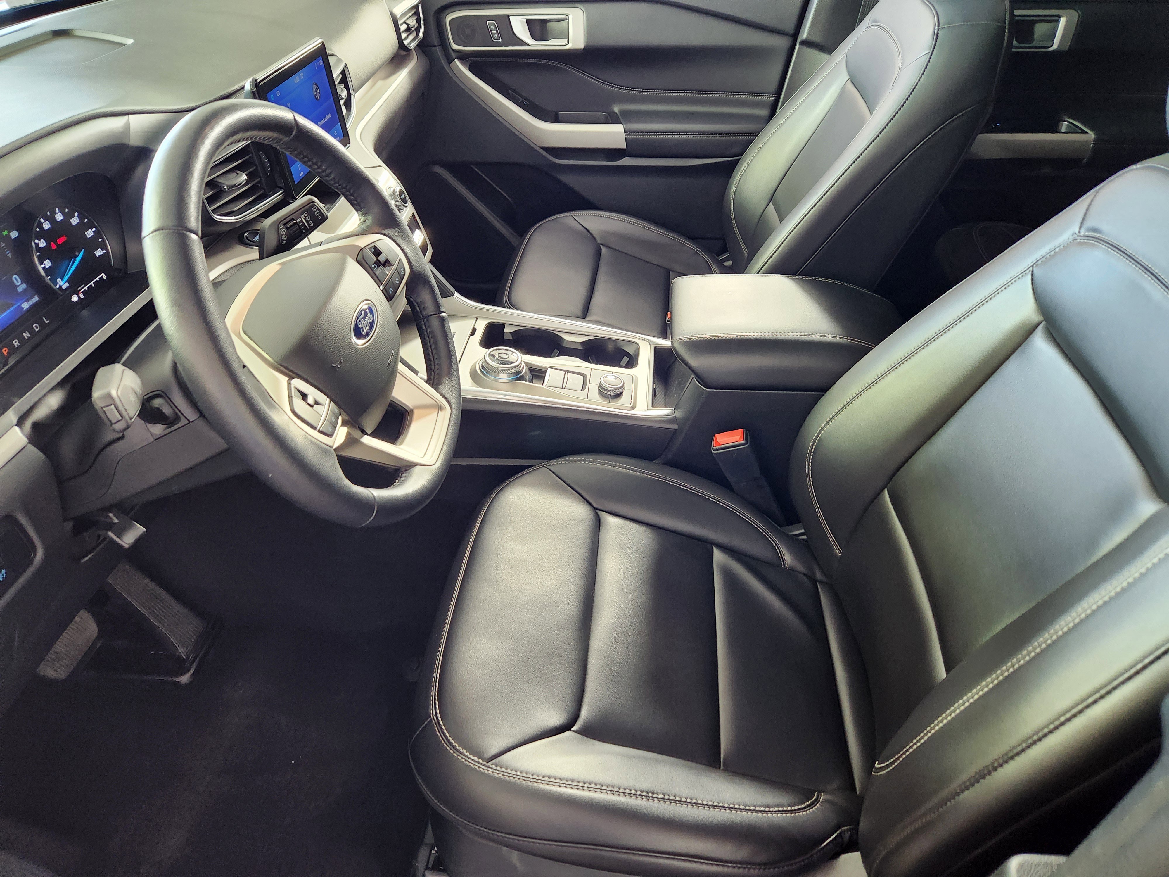 Used 2023 Ford Explorer XLT w/ Equipment Group 202A AWD/4WD image 12