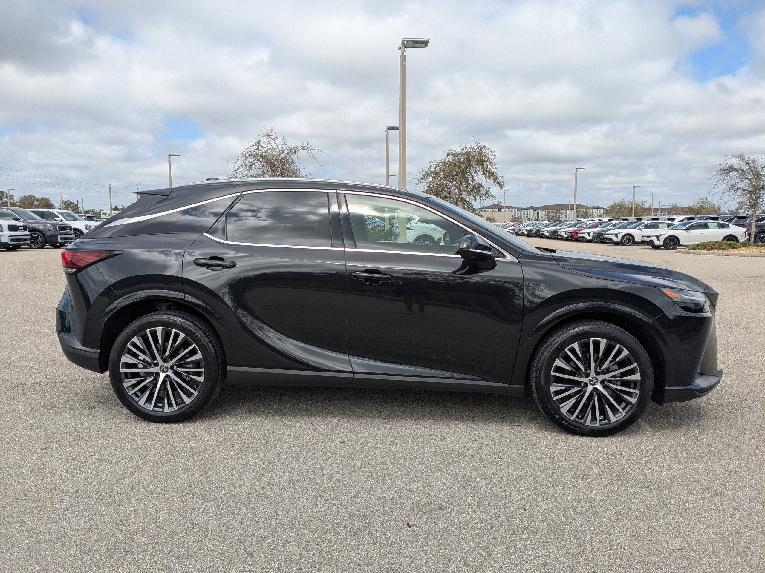 Used 2023 Lexus RX 350 Premium Plus w/ Cold Area Package image 4