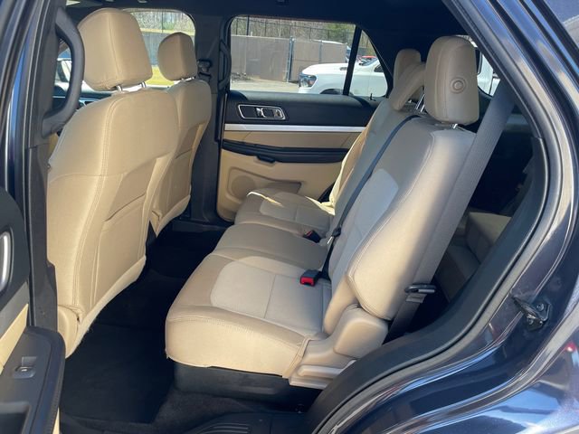 Used 2017 Ford Explorer XLT image 19