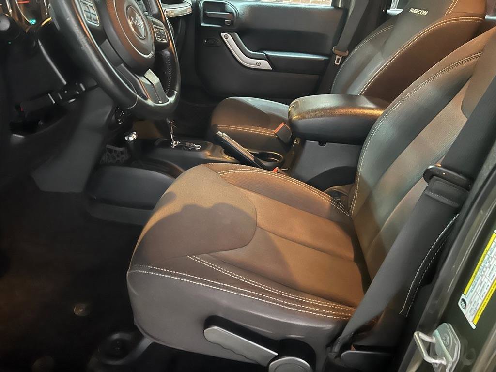 Used 2015 Jeep Wrangler Unlimited Rubicon w/ Connectivity Group image 22