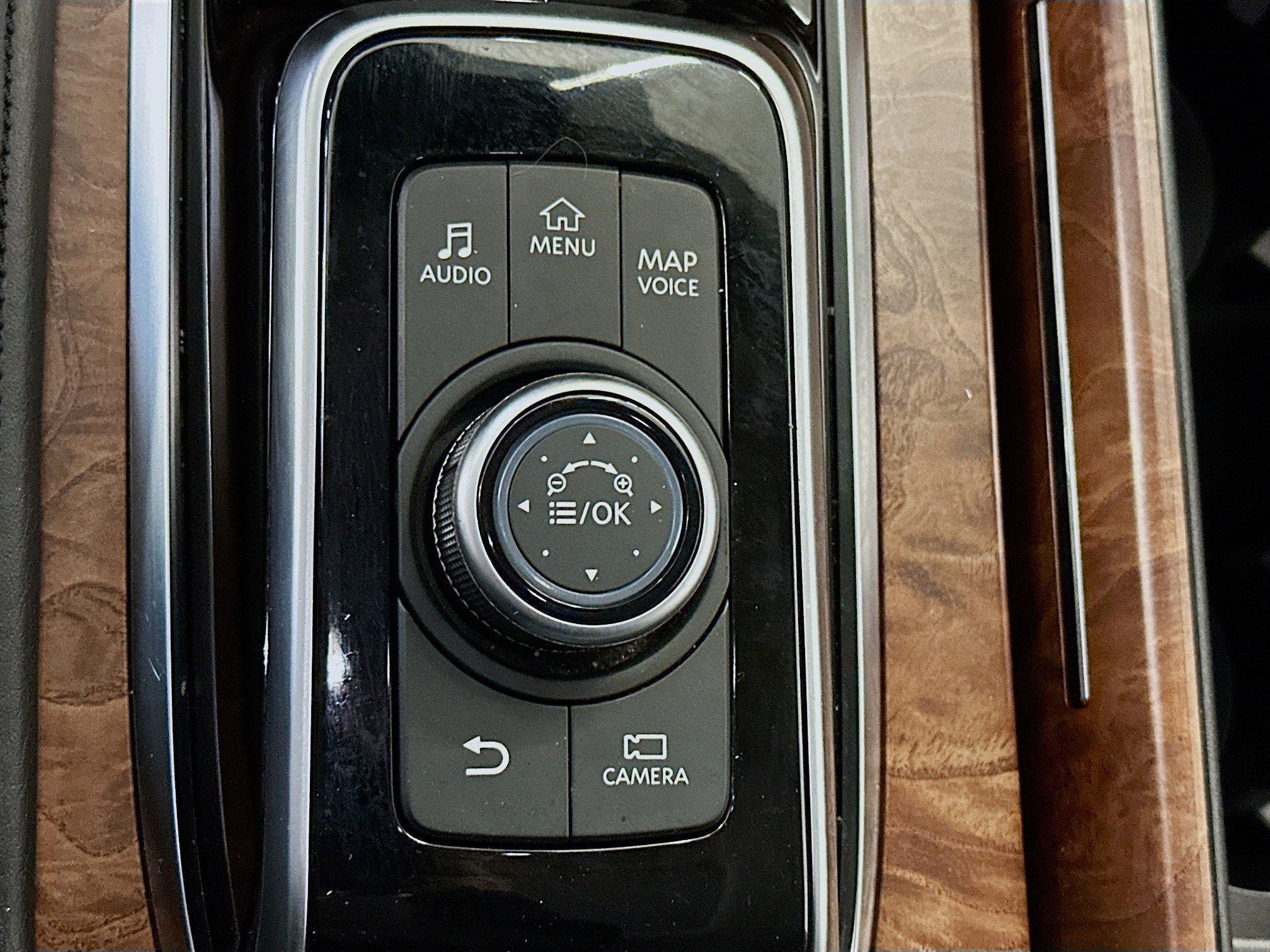 Used 2024 Nissan Armada SL image 26