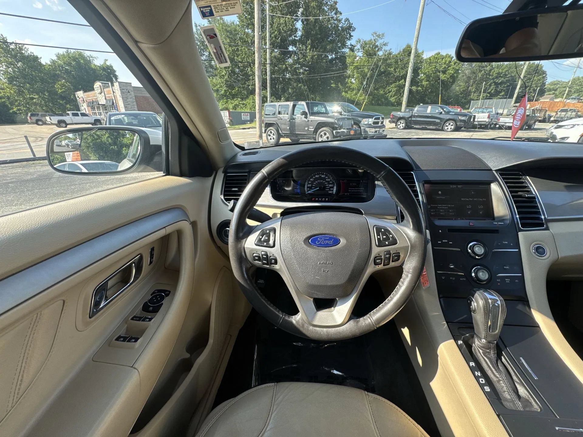 Used 2014 Ford Taurus SEL w/ Equipment Group 201A FWD image 11