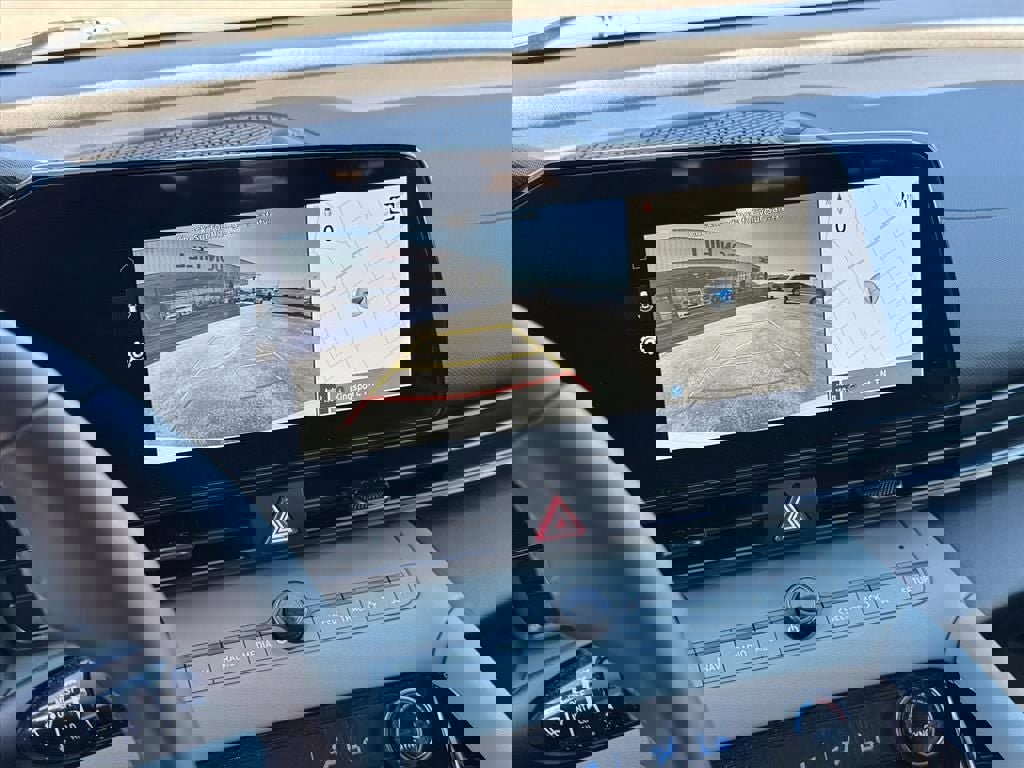 Used 2025 Hyundai Elantra Limited image 29