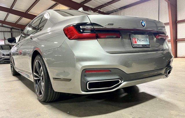 Used 2021 BMW 750i xDrive w/ M Sport Package image 6