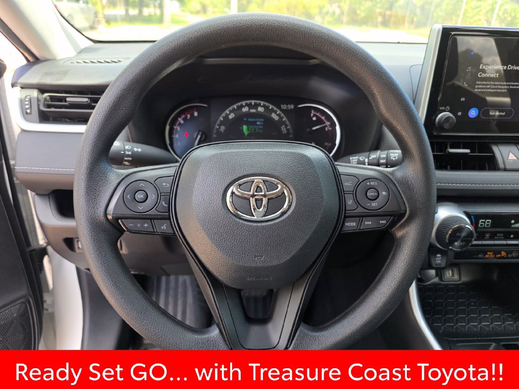 Used 2025 Toyota RAV4 XLE AWD/4WD image 30