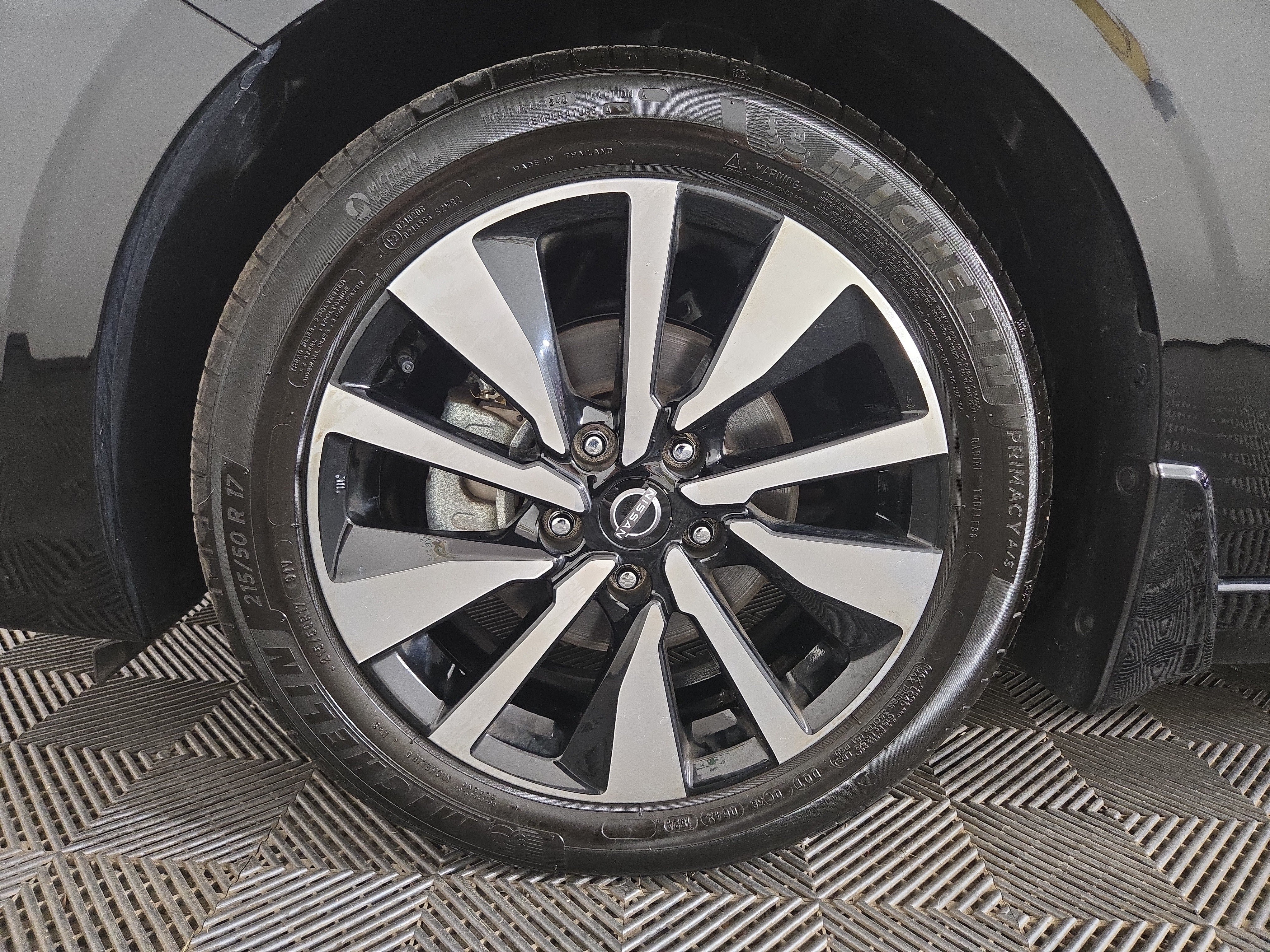 Used 2025 Nissan Sentra SV w/ SV Premium Package FWD image 33
