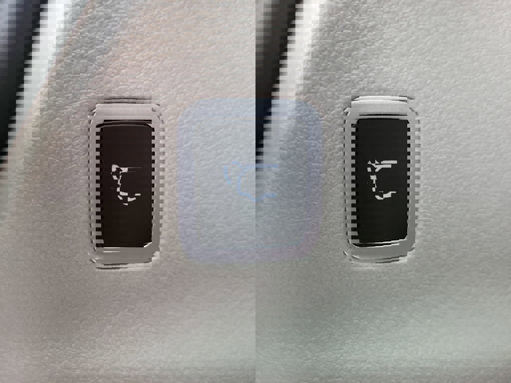 Used 2024 Chrysler Voyager LX FWD image 8