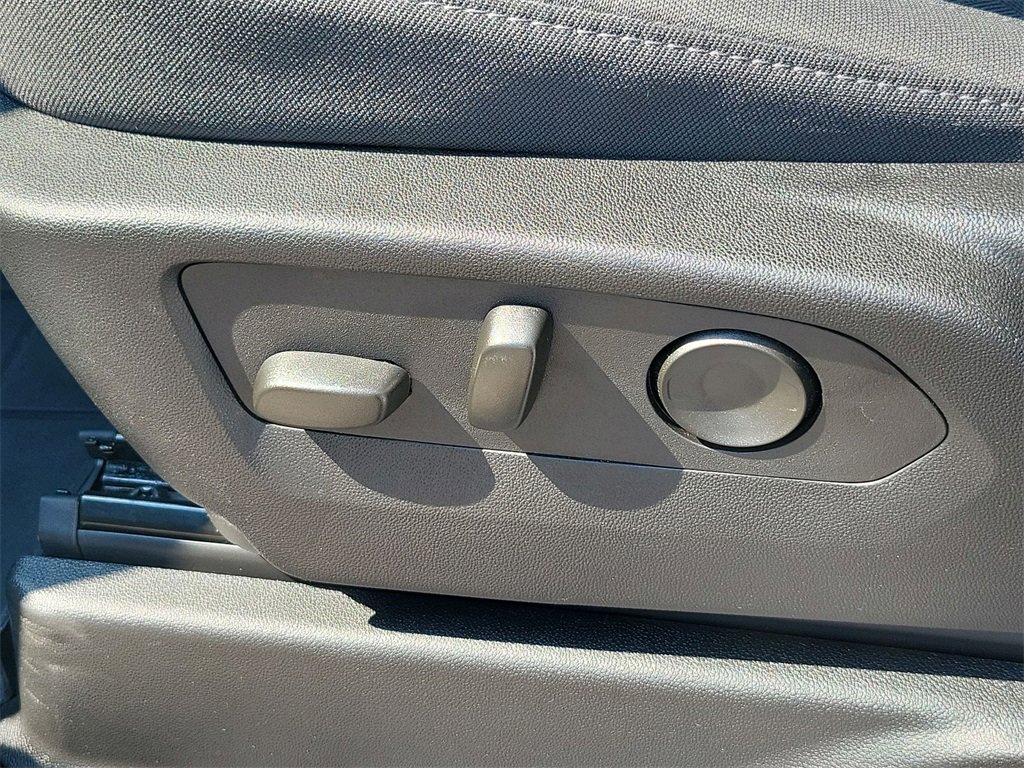 Used 2025 Chevrolet Tahoe LS image 14