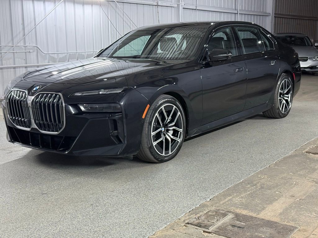 Used 2023 BMW 760i xDrive w/ Executive Package image 1