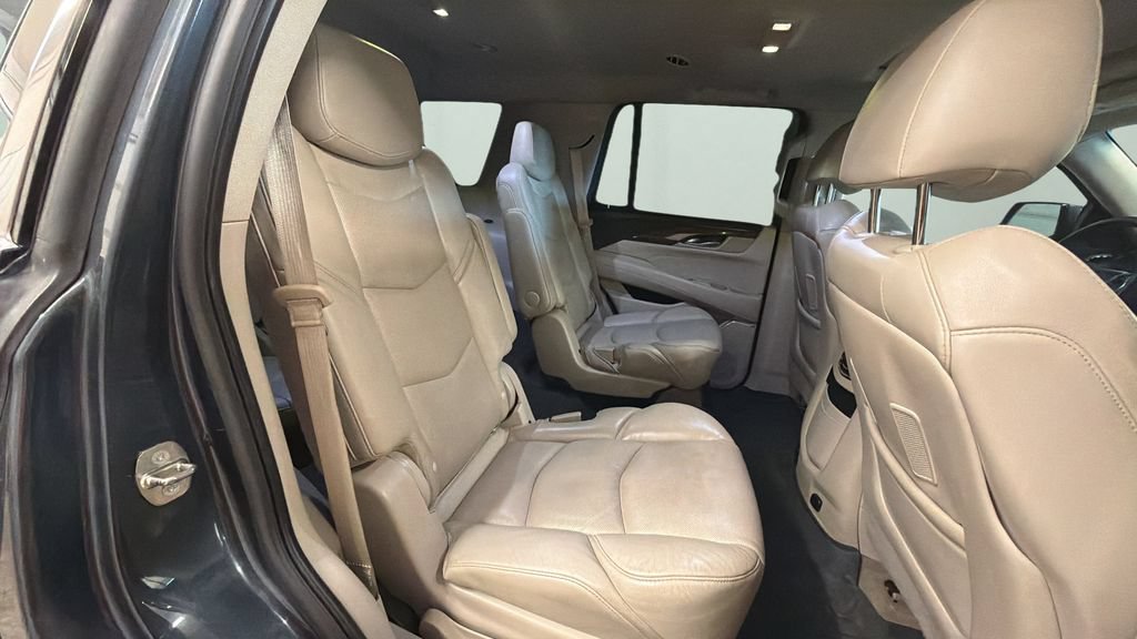 Used 2019 Cadillac Escalade Luxury AWD/4WD image 14
