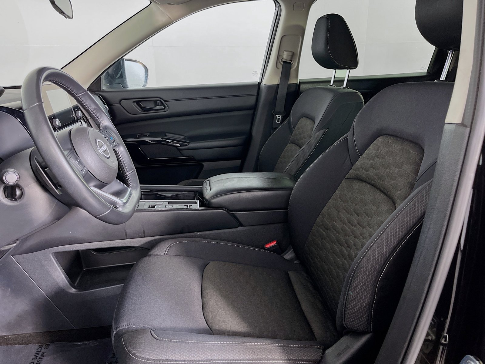 Used 2024 Nissan Pathfinder SV FWD image 29