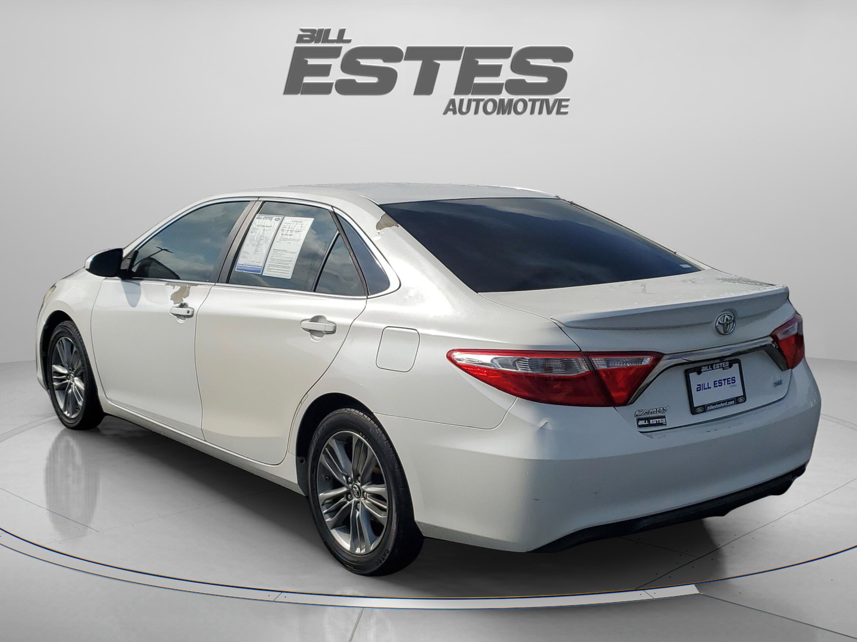Used 2015 Toyota Camry SE FWD image 2