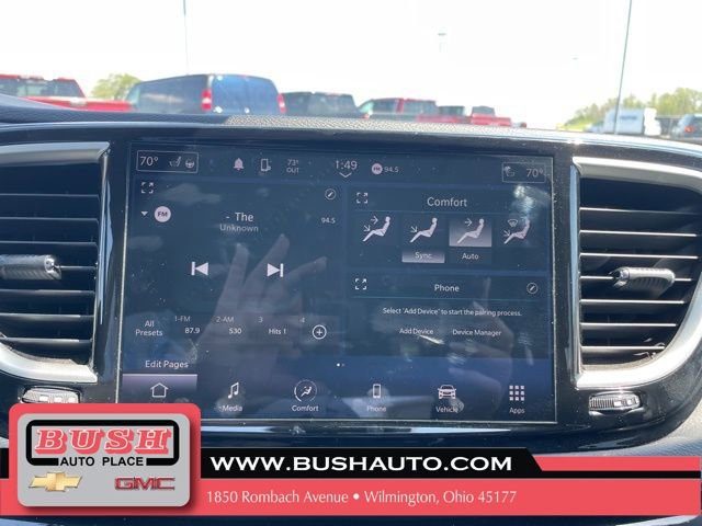 Used 2023 Chrysler Pacifica Touring-L FWD image 13