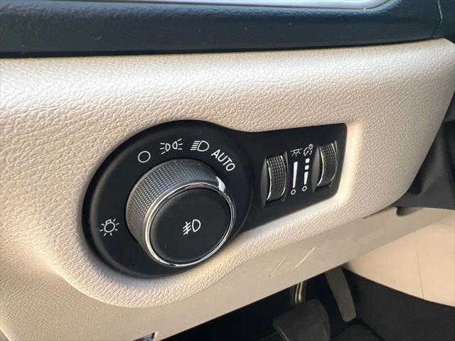 Certified 2023 Chrysler Pacifica Touring-L FWD image 41