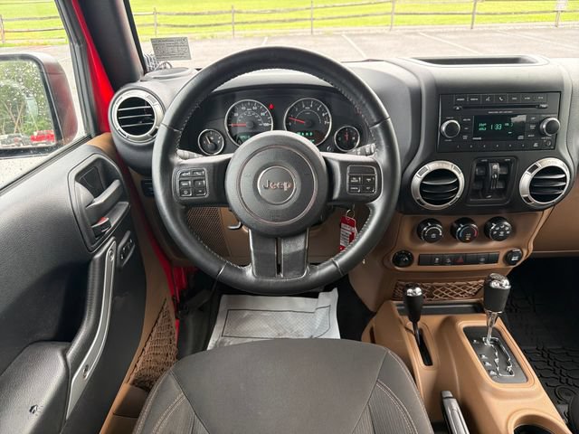Used 2017 Jeep Wrangler Unlimited Rubicon w/ Connectivity Group AWD/4WD image 14
