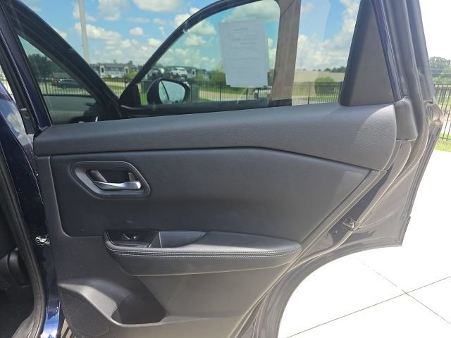 Used 2025 Nissan Rogue SV FWD image 18