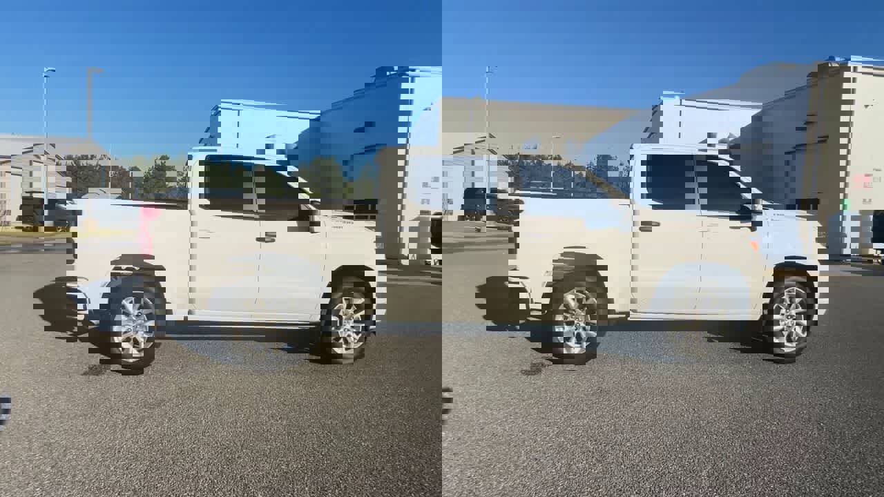 Used 2025 Chevrolet Silverado 1500 Custom image 9