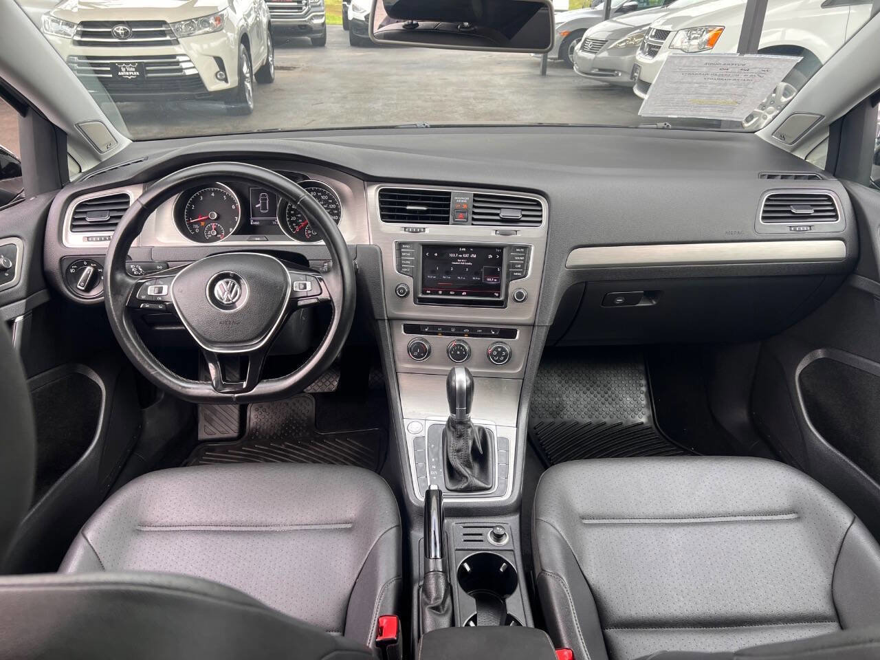 Used 2016 Volkswagen Golf SE image 11