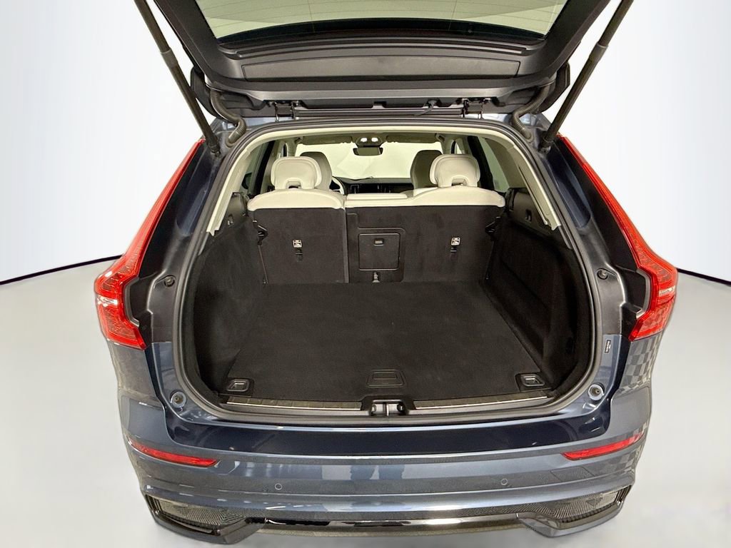 Used 2023 Volvo XC60 B5 Plus AWD/4WD image 25