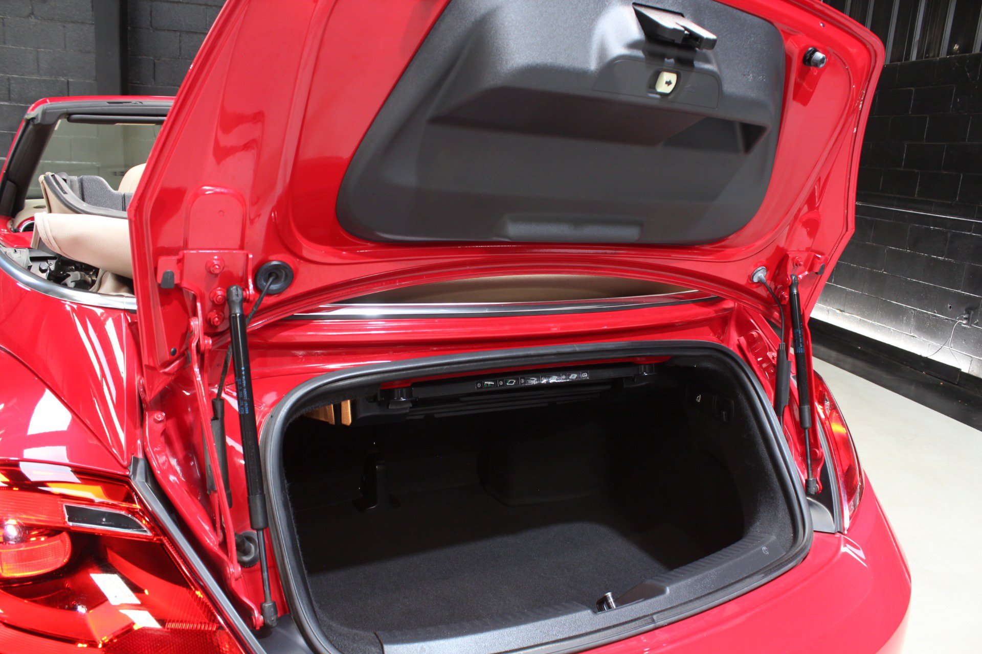 Used 2014 Volkswagen Beetle TDI FWD image 69