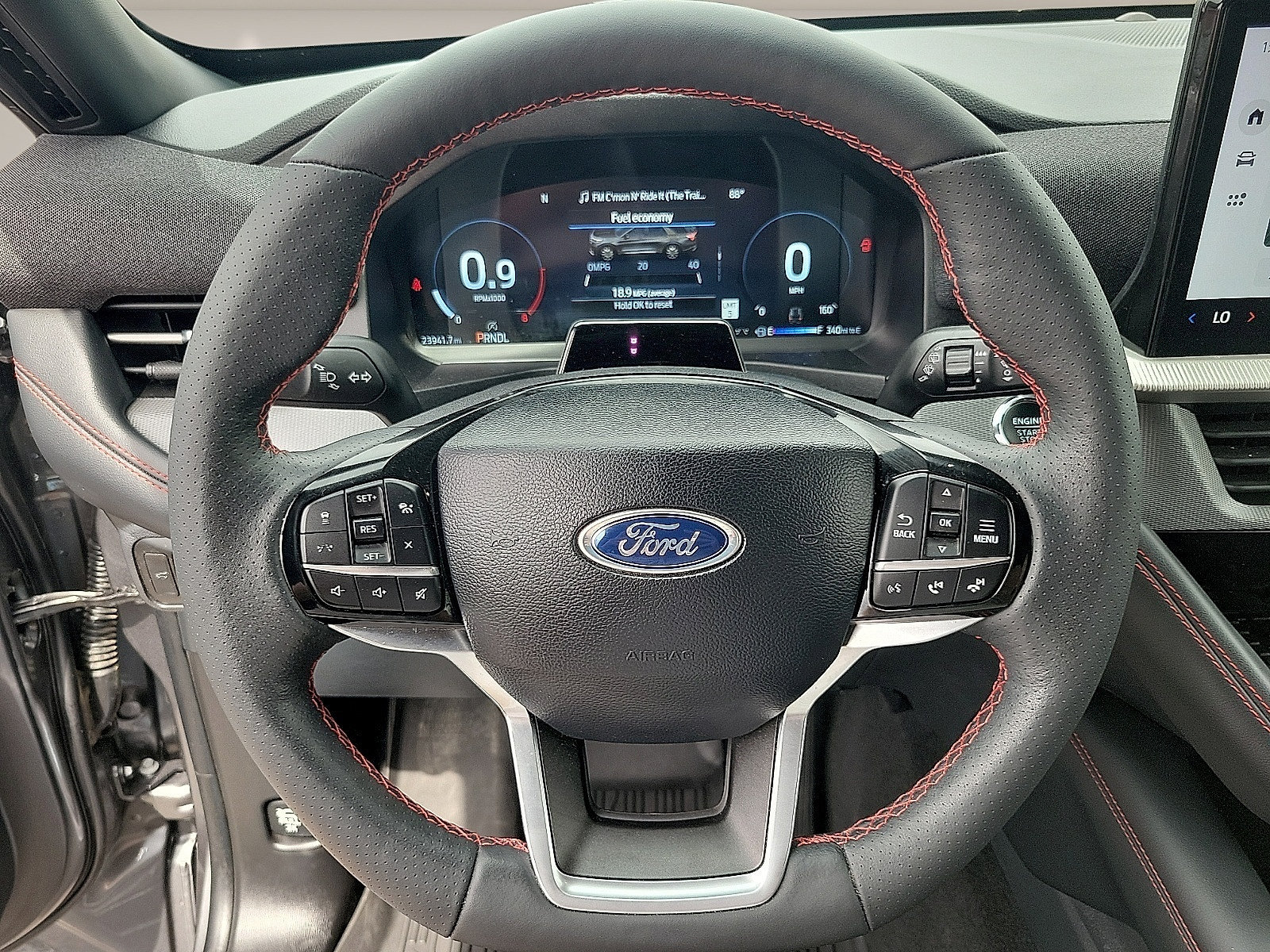 Certified 2025 Ford Explorer ST-Line w/ Premium Package RWD image 15