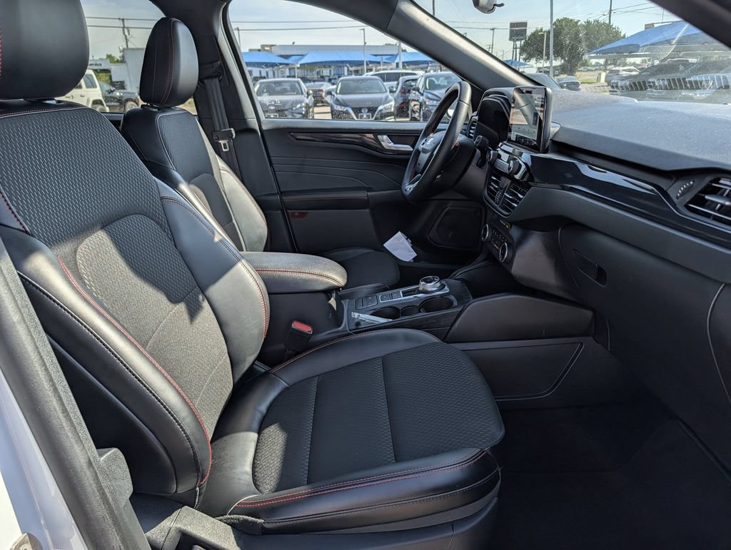 Used 2025 Ford Escape ST-Line FWD image 32