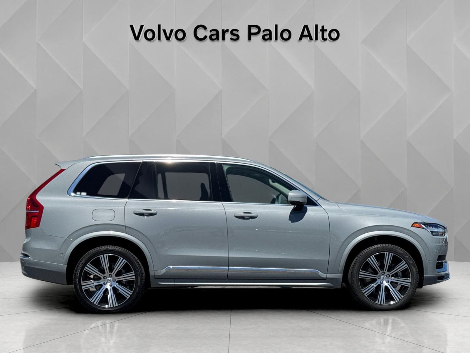 Certified 2024 Volvo XC90 T8 Plus AWD/4WD image 12