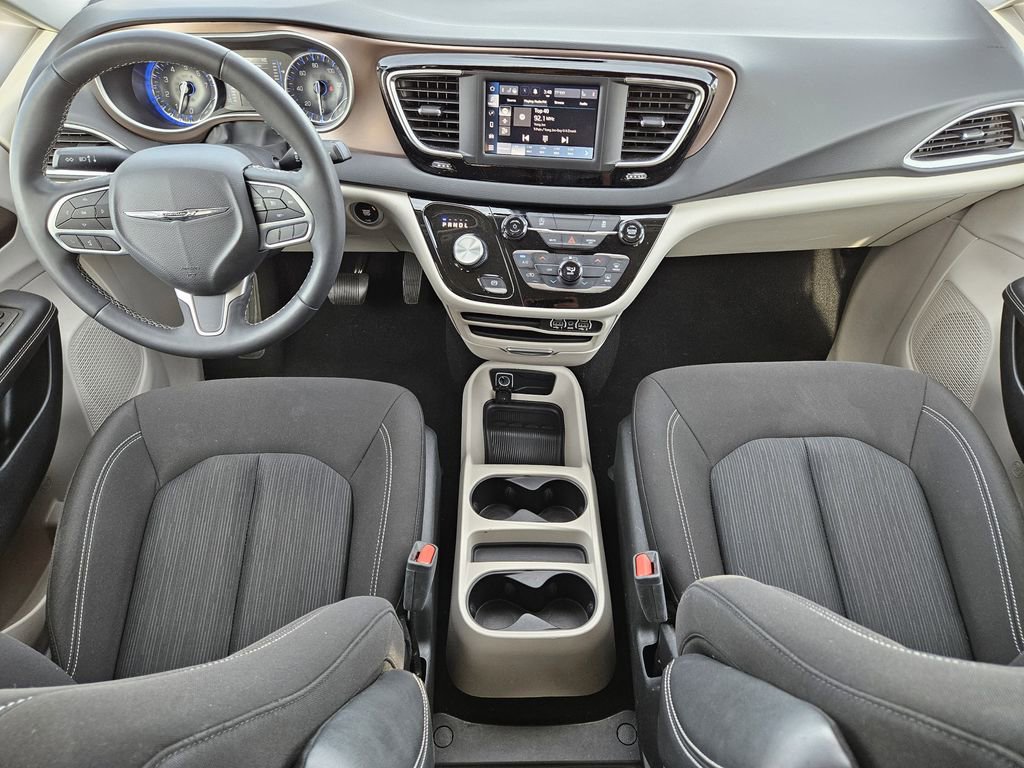 Used 2023 Chrysler Voyager LX image 18