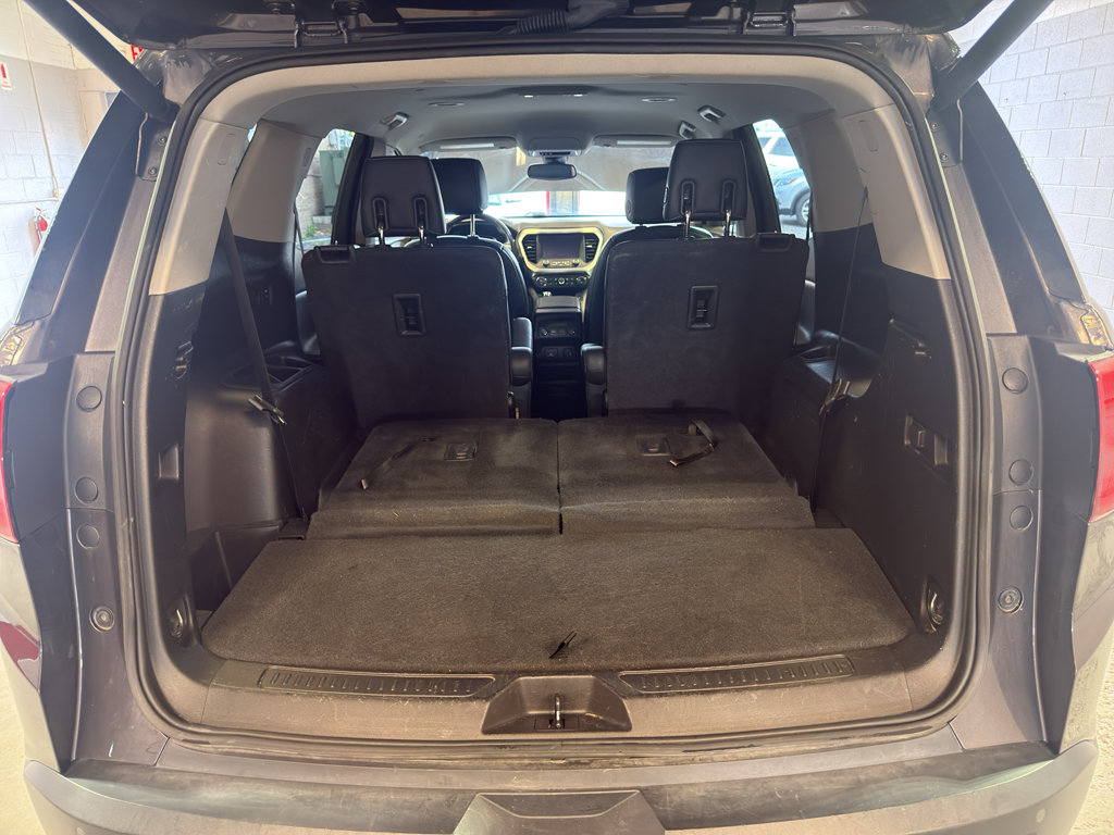 Used 2019 GMC Acadia SLT w/ LPO, Cargo Package AWD/4WD image 33