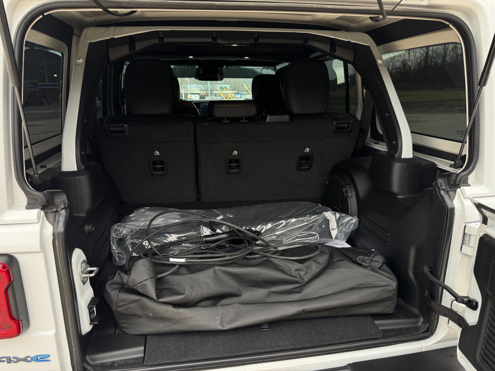 Used 2025 Jeep Wrangler Unlimited Rubicon 4xe image 32