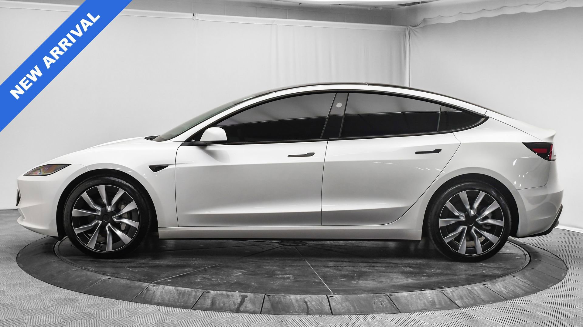 Used 2025 Tesla Model 3 Long Range image 4