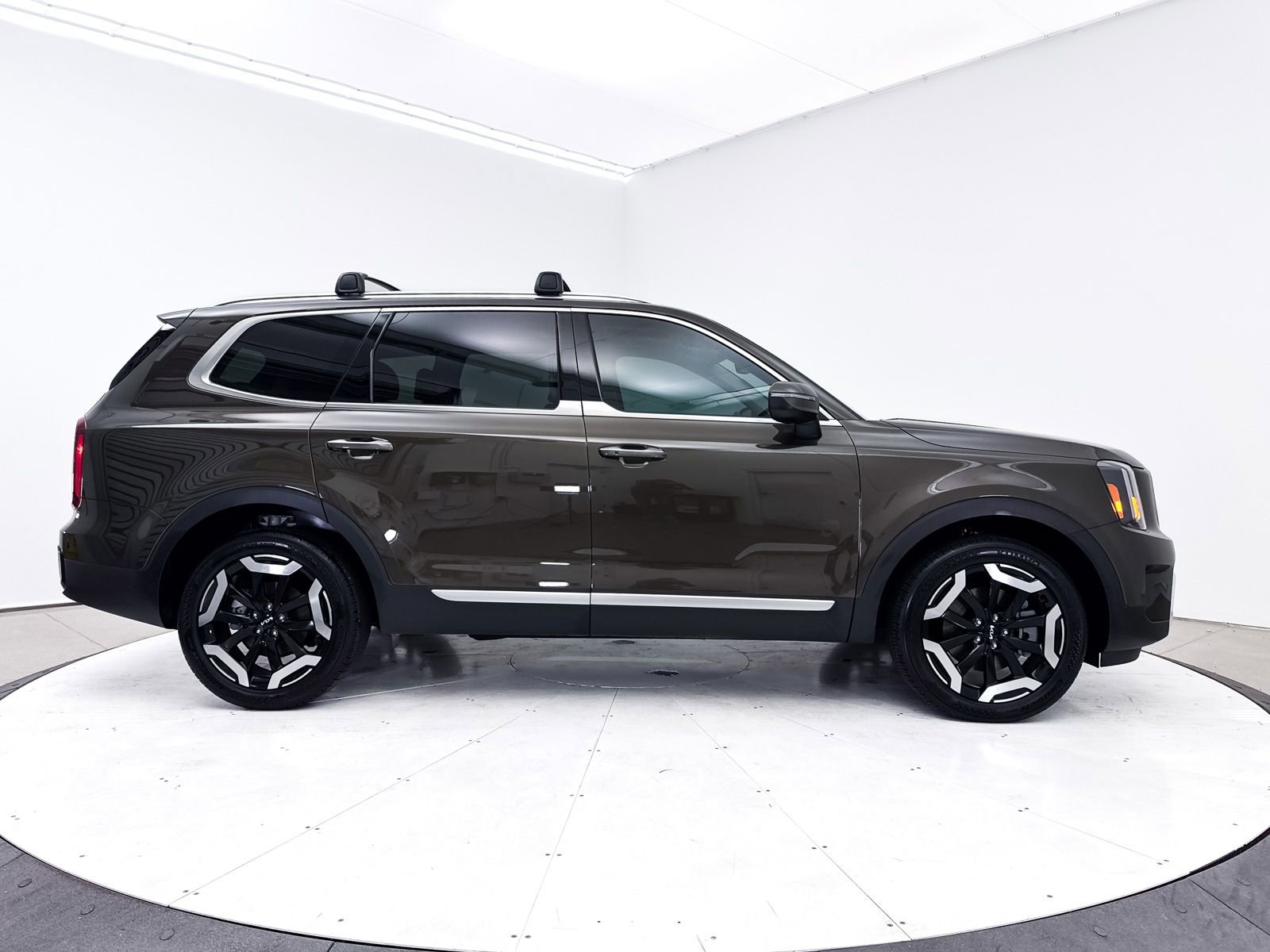 Certified 2025 Kia Telluride S image 43
