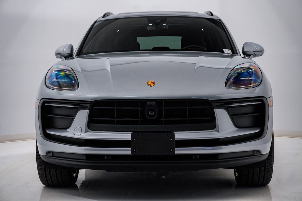 Certified 2026 Porsche Macan AWD/4WD image 6