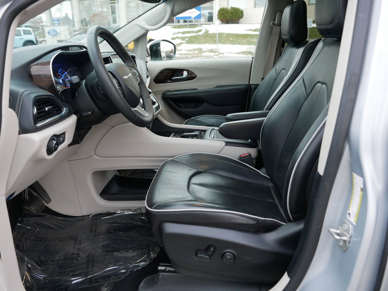 Used 2023 Chrysler Pacifica Limited image 15