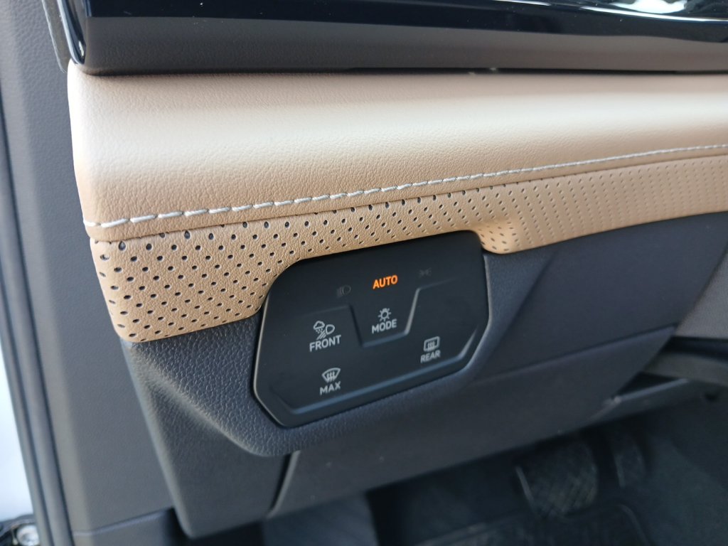 New 2026 Volkswagen Atlas Cross Sport SE FWD image 12