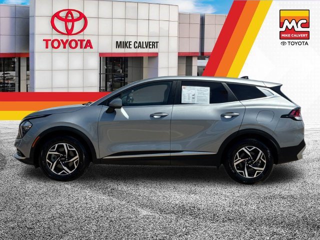 Used 2023 Kia Sportage LX FWD image 2